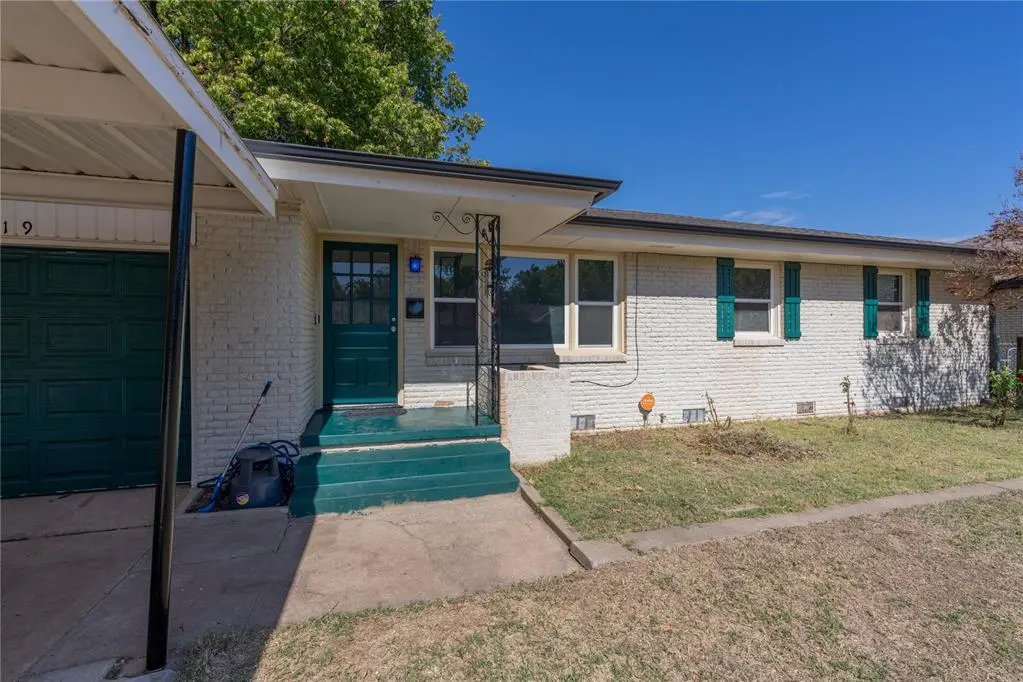519 SW 3rd ST, Moore, OK 73160