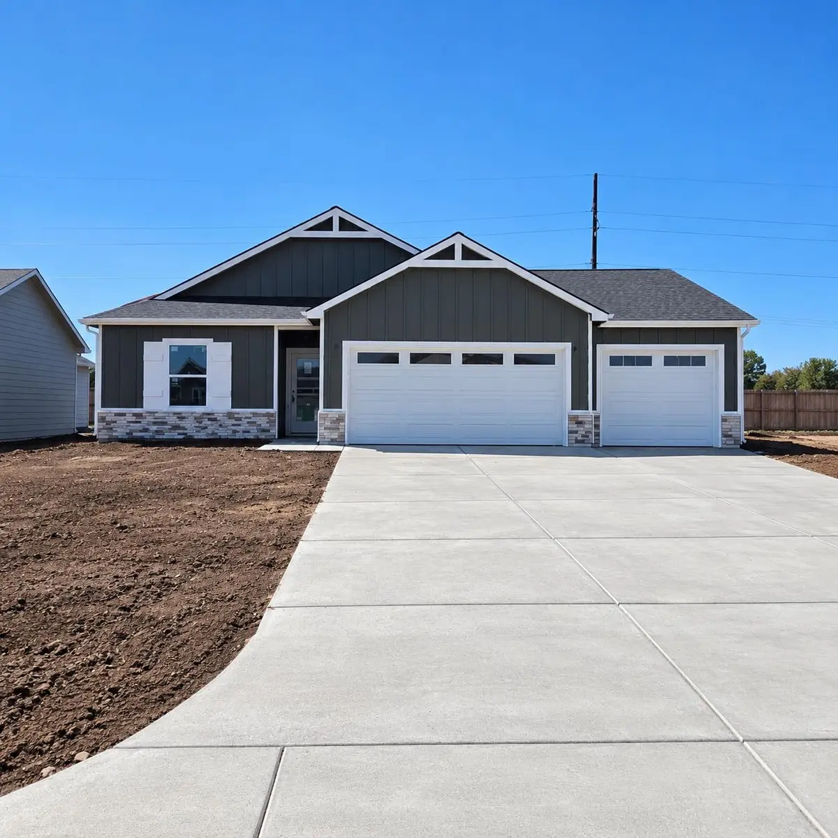 955 N Forestview St, Wichita, KS 67235