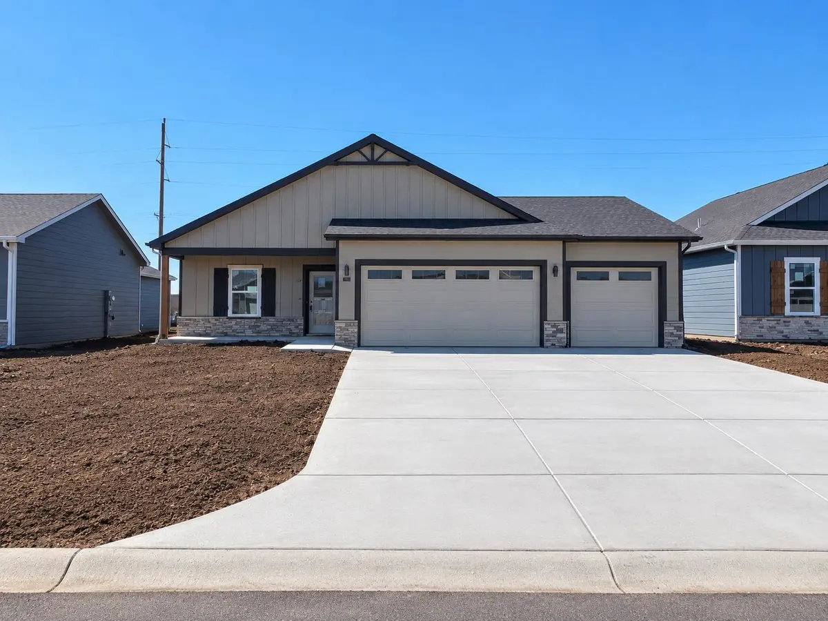 943 N Forestview St, Wichita, KS 67235