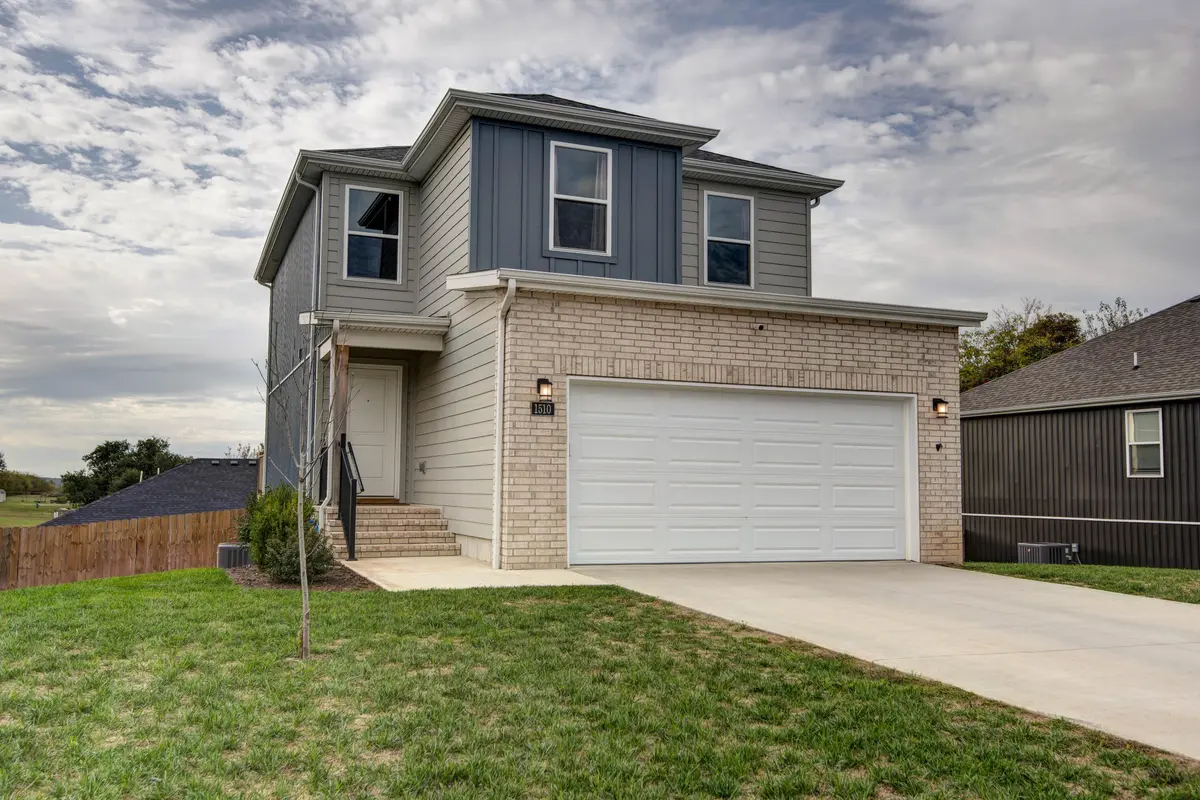 1510 E Macon ST, Republic, MO 65738