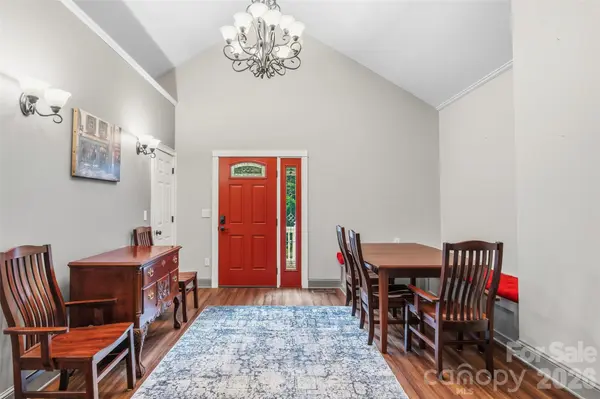 60 Hawks Pointe LN, Weaverville, NC 28787