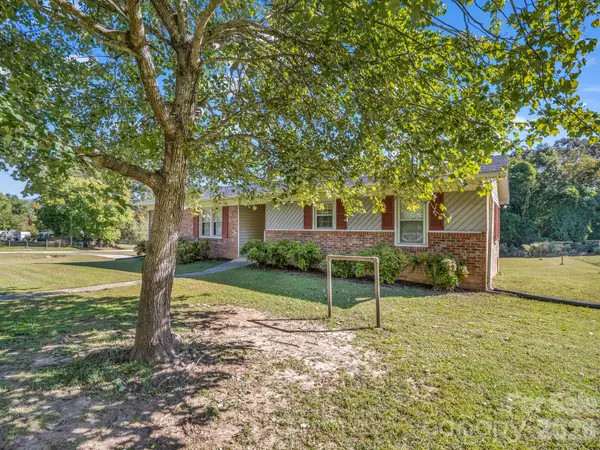 292 Bridges DR, Forest City, NC 28043