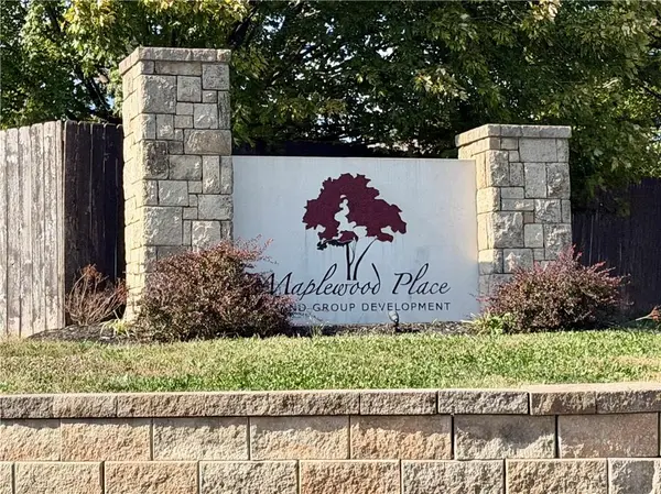 561 N Evergreen ST, Gardner, KS 66030