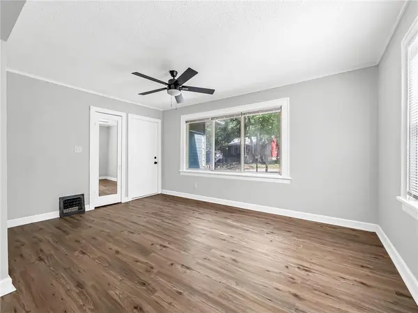 1906 S Ash AVE, Independence, MO 64052