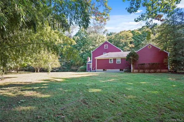 20 Old Farm LN, Hartsdale, NY 10530