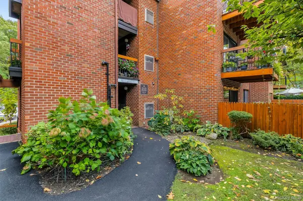 6 Bronxville Glen DR #Bldg 1-15, Bronxville, NY 10708