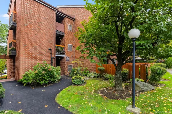 6 Bronxville Glen DR #Bldg 1-15, Bronxville, NY 10708