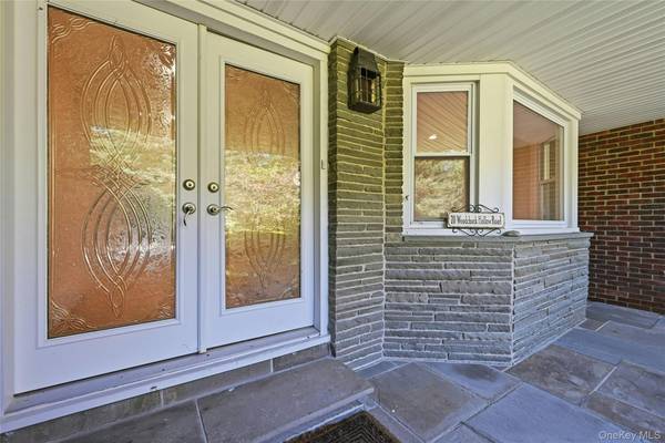 70 Woodchuck Hollow RD, Cold Spring Harbor, NY 11724