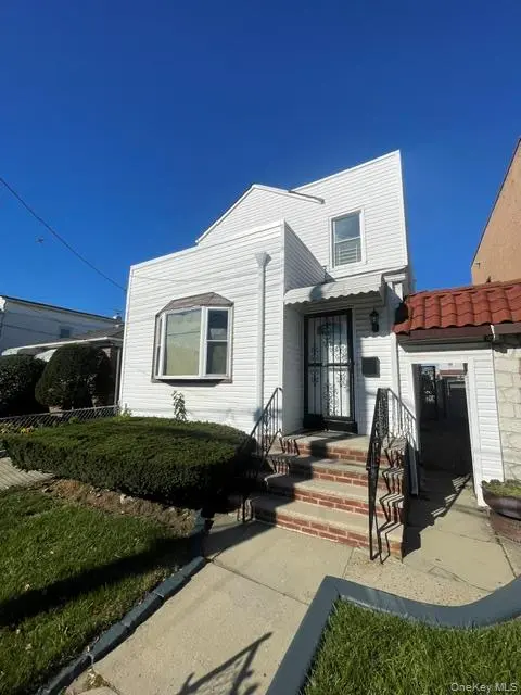 13522 232nd ST, Laurelton, NY 11413