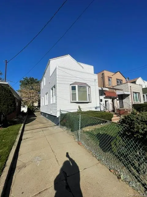 13522 232nd ST, Laurelton, NY 11413