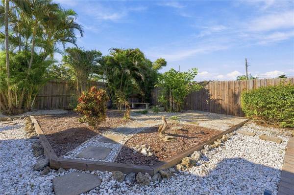 137 SUNWAY AVE, Sarasota, FL 34237