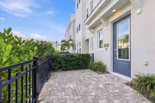 2316 LINDSTROM ST, Sarasota, FL 34237