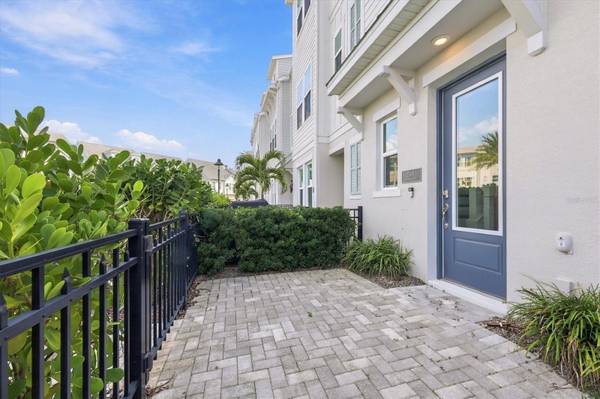 2316 LINDSTROM ST, Sarasota, FL 34237