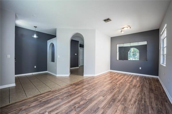 9975 SHADOW CREEK DR, Orlando, FL 32832