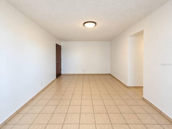 901 COND. GOLDEN VIEW PLAZA #901, Carolina, PR 00979
