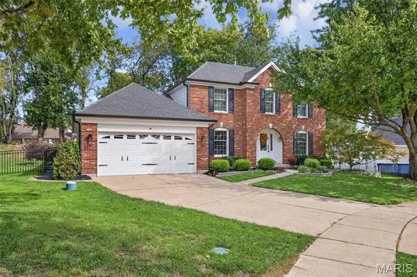 16 Pear Blossom CT, St Charles, MO 63303
