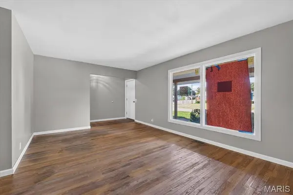 3000 Chadwick DR, Florissant, MO 63033