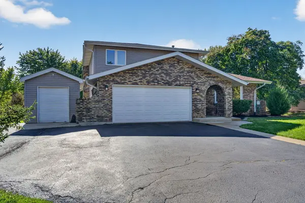 29W055 Schillinger DR, Naperville, IL 60564