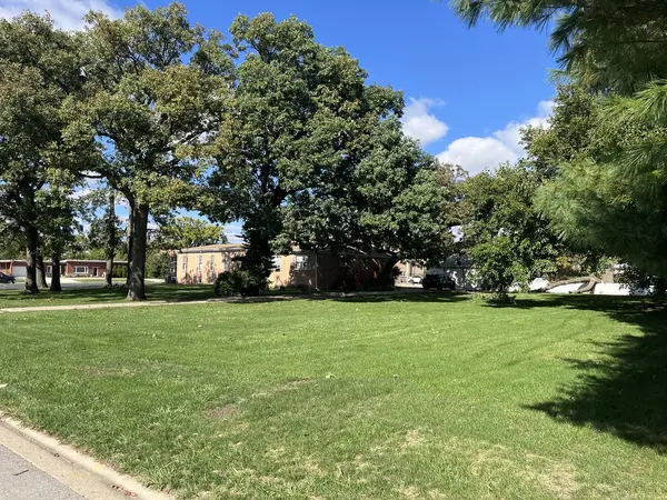 8747 S Roberts RD, Hickory Hills, IL 60457