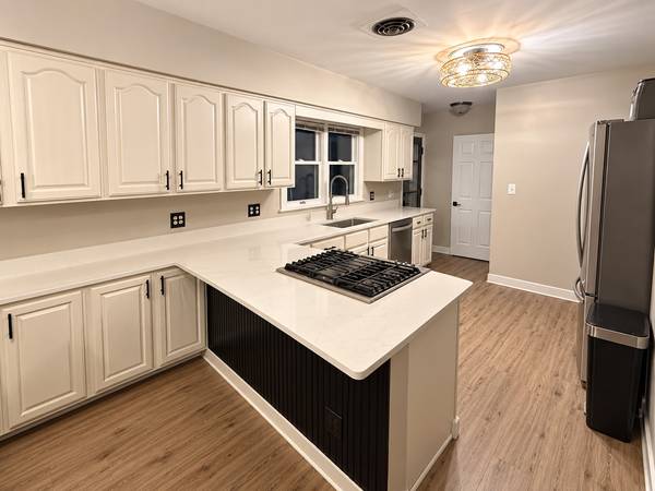 7302 Hillside RD, Crystal Lake, IL 60012