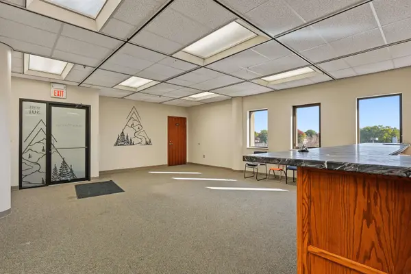 999 Home PLZ #301, Waterloo, IA 50701