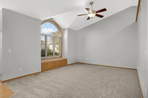933 Ivy Hills RD, Belle Plaine, MN 56011