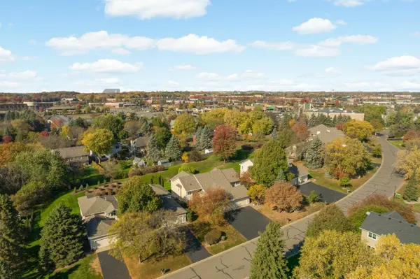 808 Winterberry DR, Woodbury, MN 55125