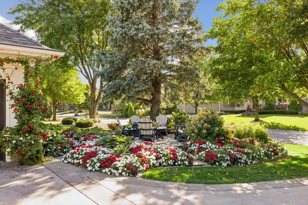 9061 Breckenridge LN, Eden Prairie, MN 55347