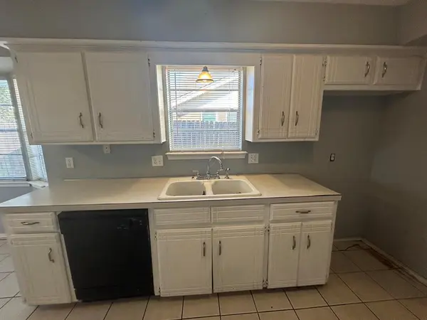 2409 Crystal DR, Moore, OK 73160