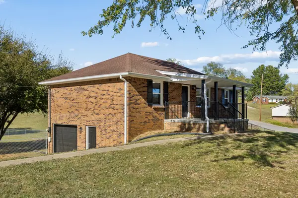 239 Raintree Dr, Clarksville, TN 37042