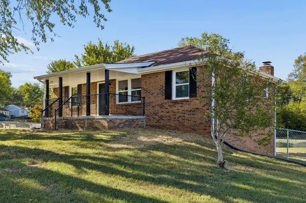 239 Raintree Dr, Clarksville, TN 37042