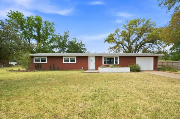 215 W Mary Ave,  Garden Plain,  KS 67050