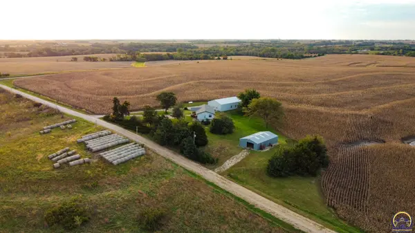 1277 200th St, Hiawatha, KS 66434