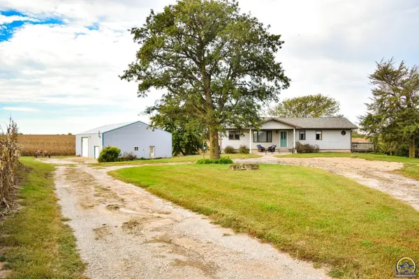 1277 200th St, Hiawatha, KS 66434
