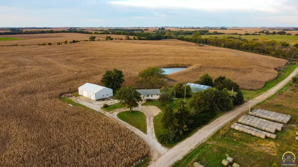 1277 200th St, Hiawatha, KS 66434