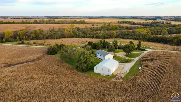 1277 200th St, Hiawatha, KS 66434