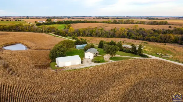 1277 200th St, Hiawatha, KS 66434