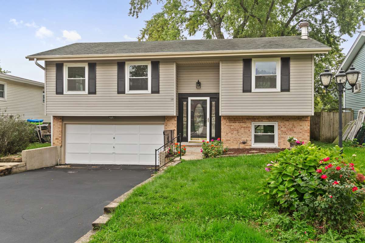 22W381 2nd ST, Glen Ellyn, IL 60137