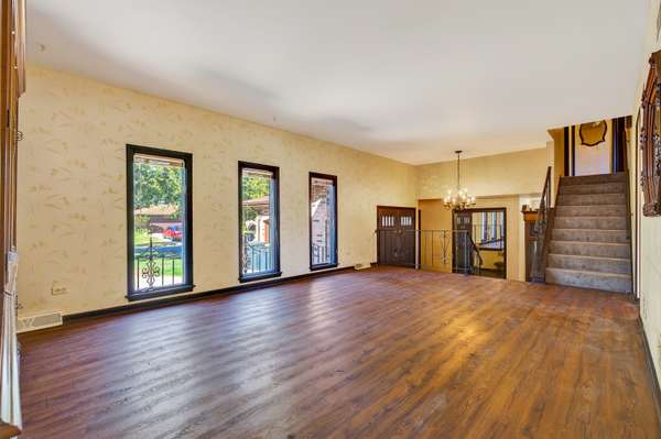 18433 Lange ST, Lansing, IL 60438