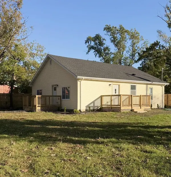 911 E 28th AVE, Lake Station, IN 46405