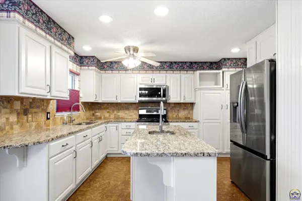 3312 SW Belle AVE, Topeka, KS 66614