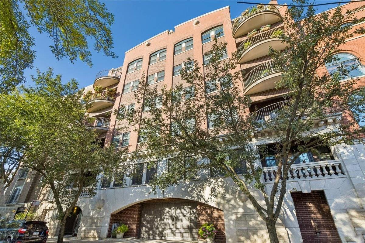 1426 N ORLEANS ST #202, Chicago, IL 60610