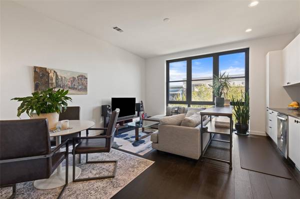 800 Embassy DR #314, Austin, TX 78702