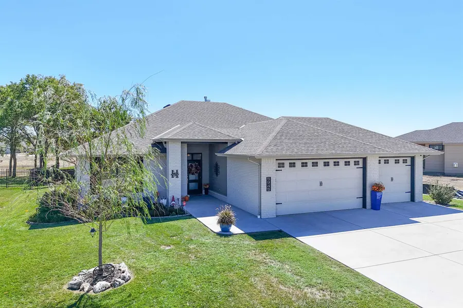 5945 E Forbes, Bel Aire, KS 67220