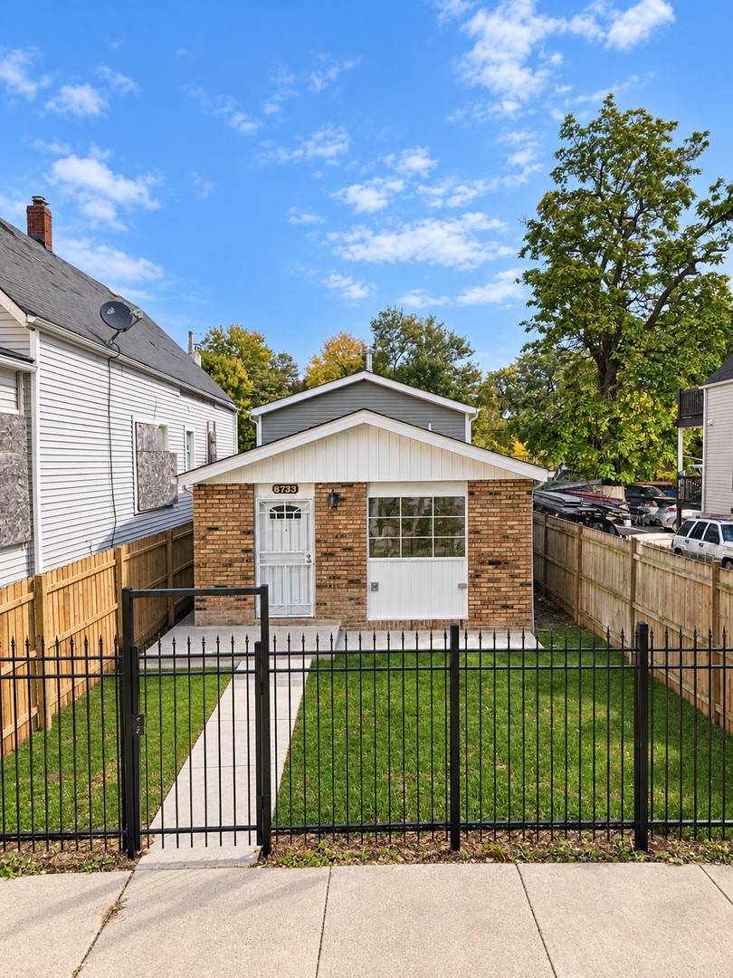 6733 S Throop ST, Chicago, IL 60636