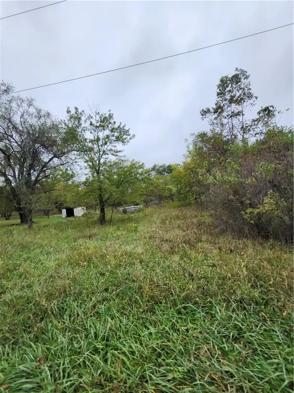 13 Travco LN, Linn Valley, KS 66040