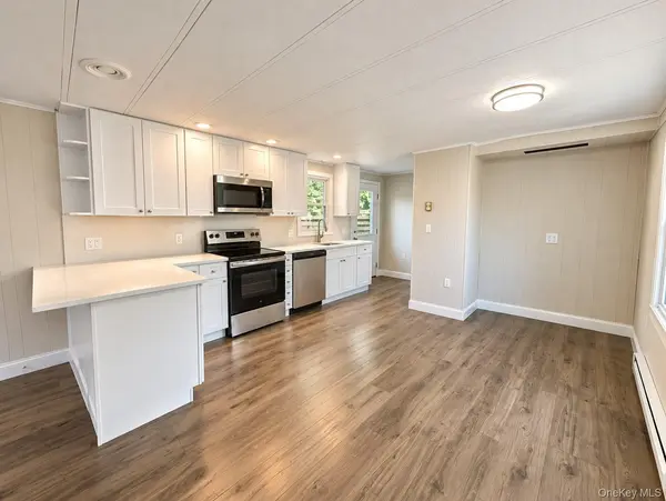 40 Greenwood BLVD, Manorville, NY 11949