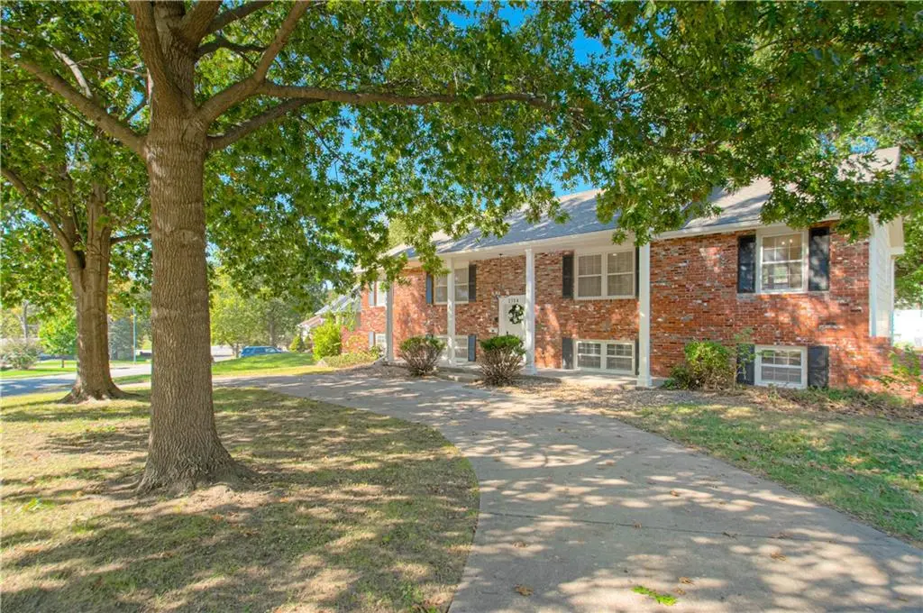2704 NE 67th TER, Kansas City, MO 64119