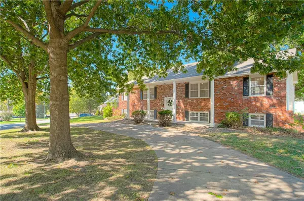 2704 NE 67th TER, Kansas City, MO 64119