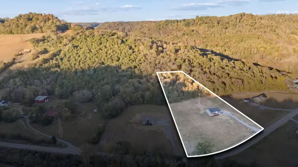 990 Wartrace Hwy, Pleasant Shade, TN 37145